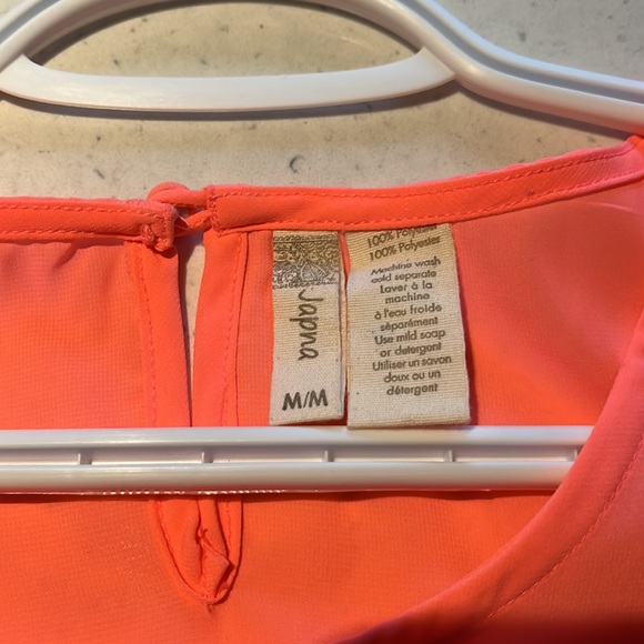 Fluorescent top - Picture 2 of 2